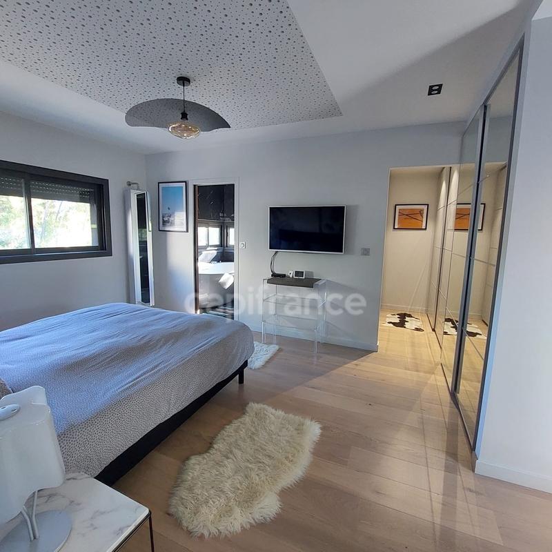 Maison - 400 m² - 12 pièces