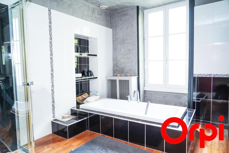 Maison - 275 m² - 7 pièces