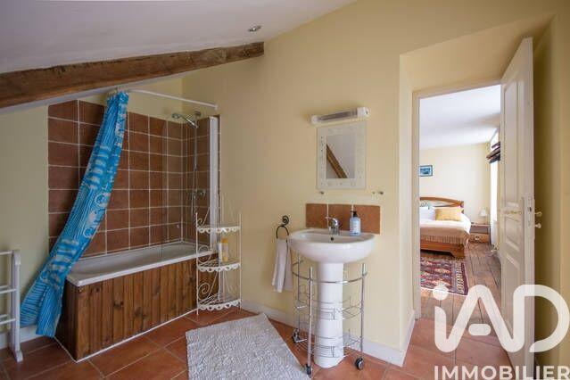 Maison - 234 m² - 11 pièces