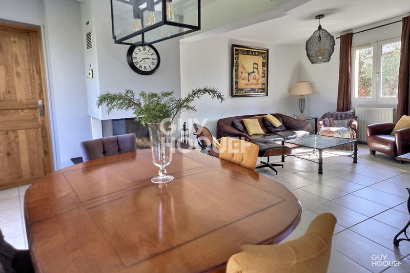 Maison - 220 m² - 9 pièces