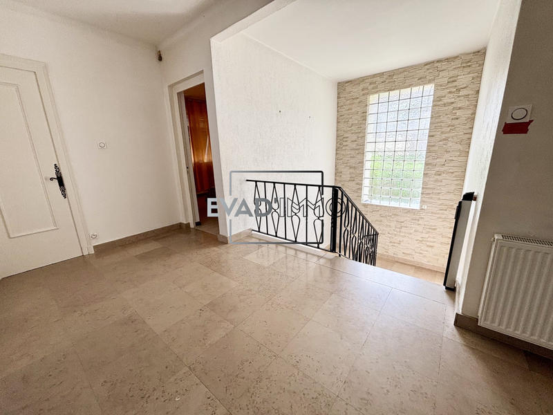 Maison - 257 m² - 8 pièces