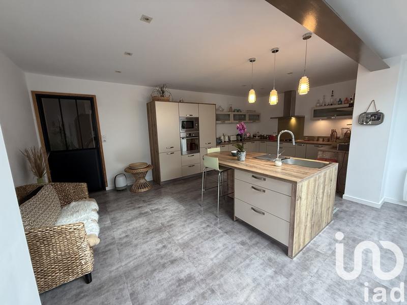 Maison - 208 m² - 6 pièces