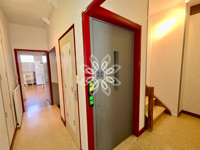 Propriété - 160 m² - 9 pièces