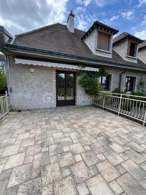 Propriété - 300 m² - 10 pièces