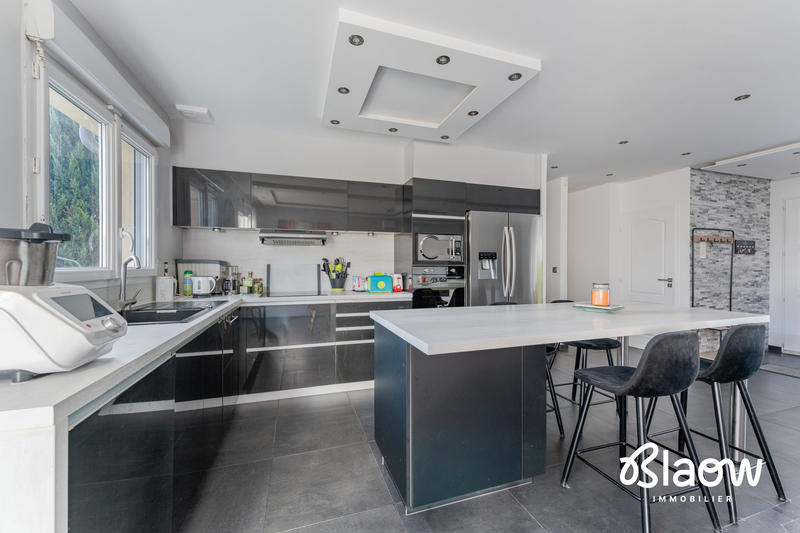 Maison - 151 m² - 6 pièces