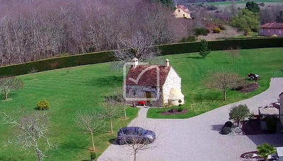 Maison - 435 m² - 14 pièces