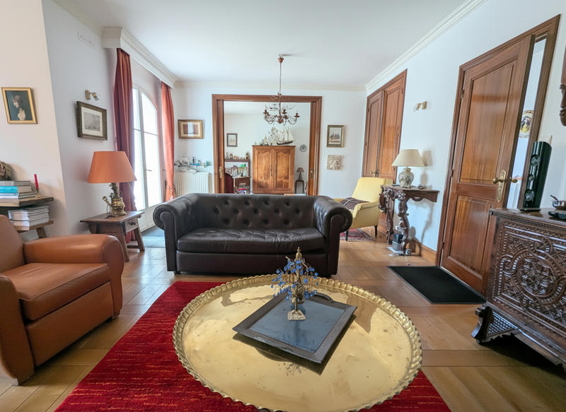 Maison - 245 m² - 9 pièces