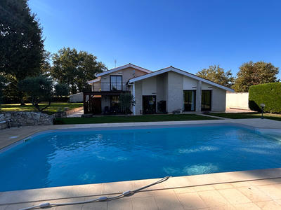 Maison - 209 m² - 6 pièces