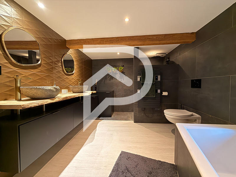 Maison - 166 m² - 8 pièces