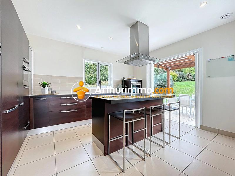 Maison - 278 m² - 8 pièces