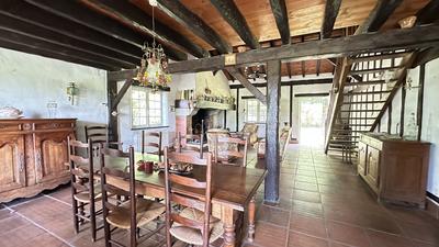 Maison - 210 m² - 8 pièces