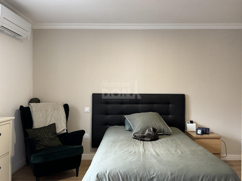 Maison - 242 m² - 8 pièces