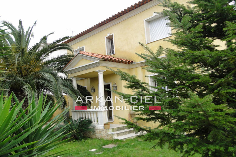 Villa - 700 m² - 7 pièces