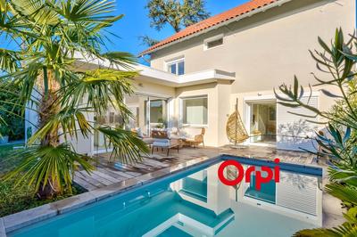 Maison - 190 m² - 8 pièces