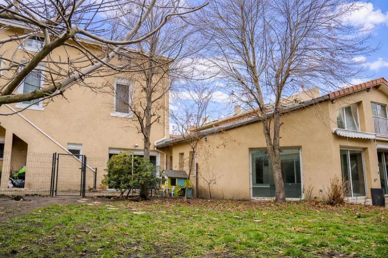 Maison - 330 m² - 9 pièces