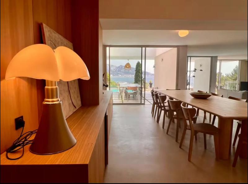 Maison - 200 m² - 6 pièces