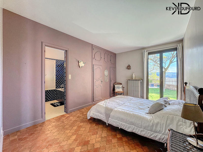 Propriété - 400 m² - 14 pièces