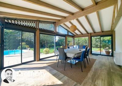 Maison - 260 m² - 8 pièces