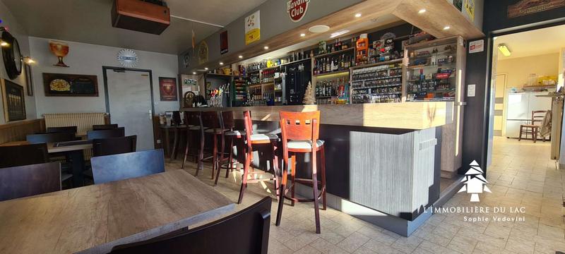 Local commercial - 451 m² - 2 pièces