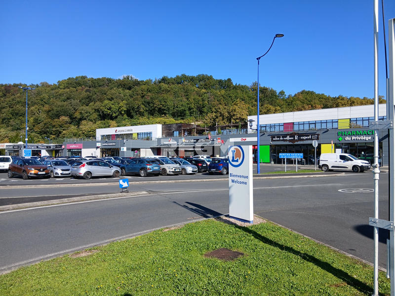 Local commercial - 298 m²