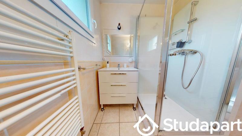 Chambre - 9 m² - 1 pièce