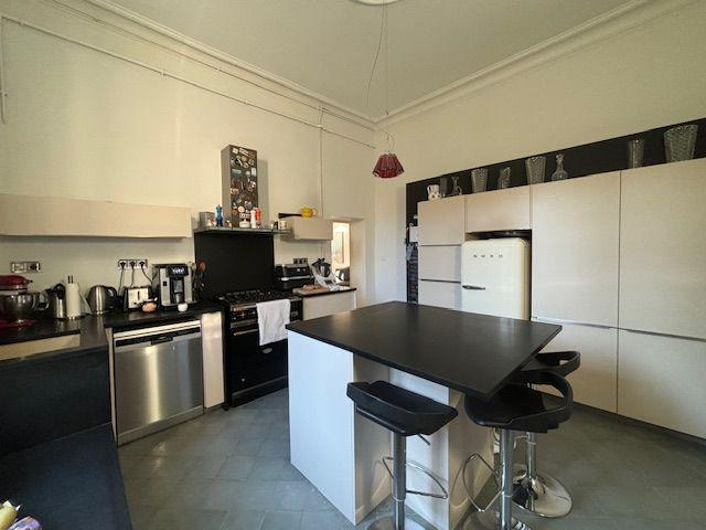 Maison - 260 m² - 9 pièces