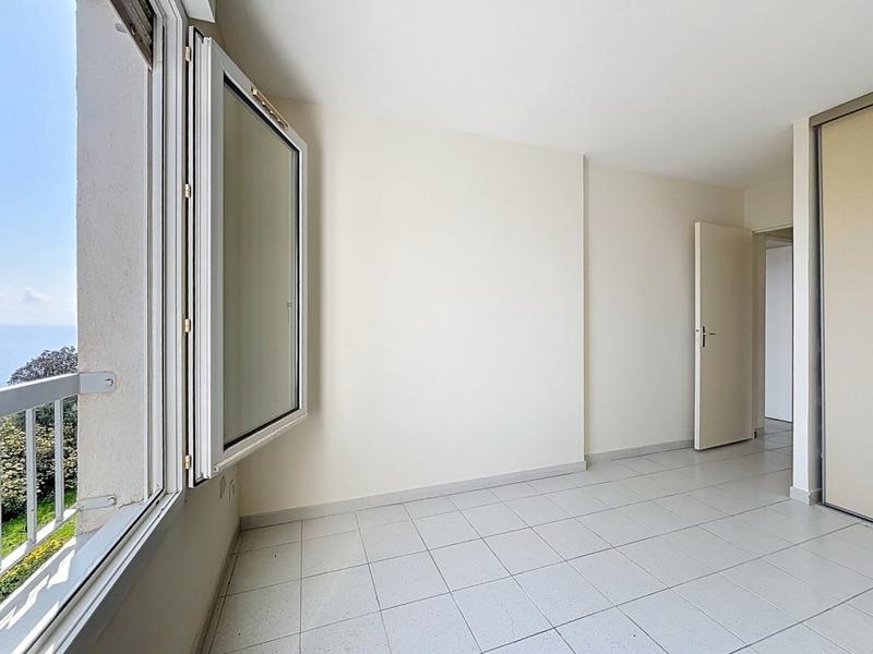 Appartement - 94 m² - 4 pièces