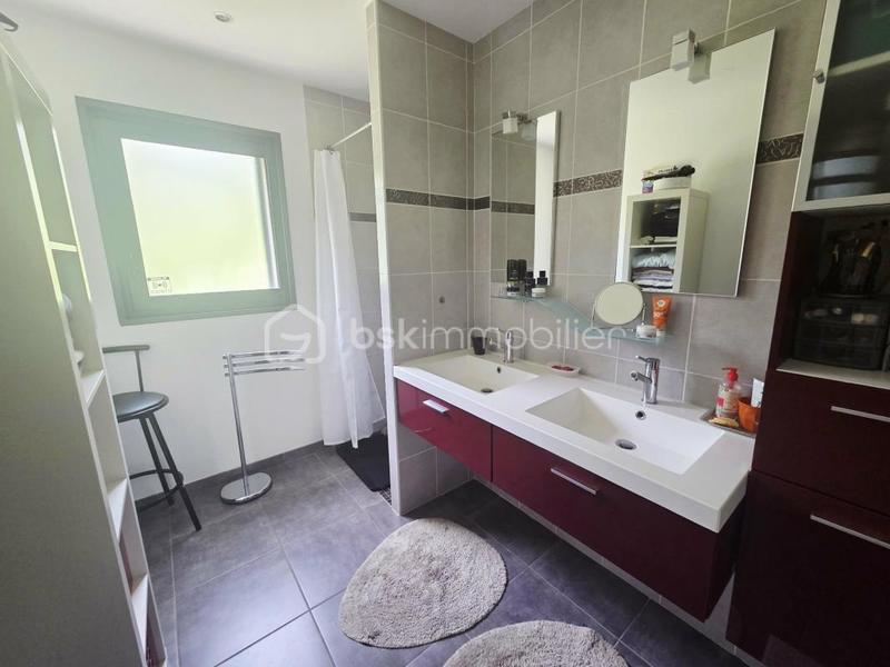 Maison - 102 m² - 5 pièces