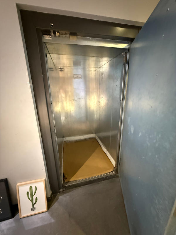 Local commercial - 254 m² - 6 pièces