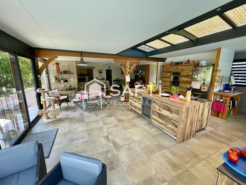 Maison - 239 m² - 7 pièces