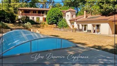 Maison - 280 m² - 8 pièces