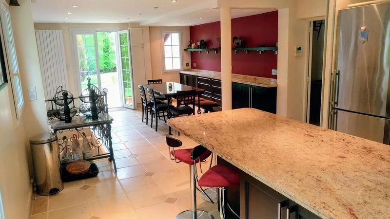 Propriété - 710 m² - 14 pièces