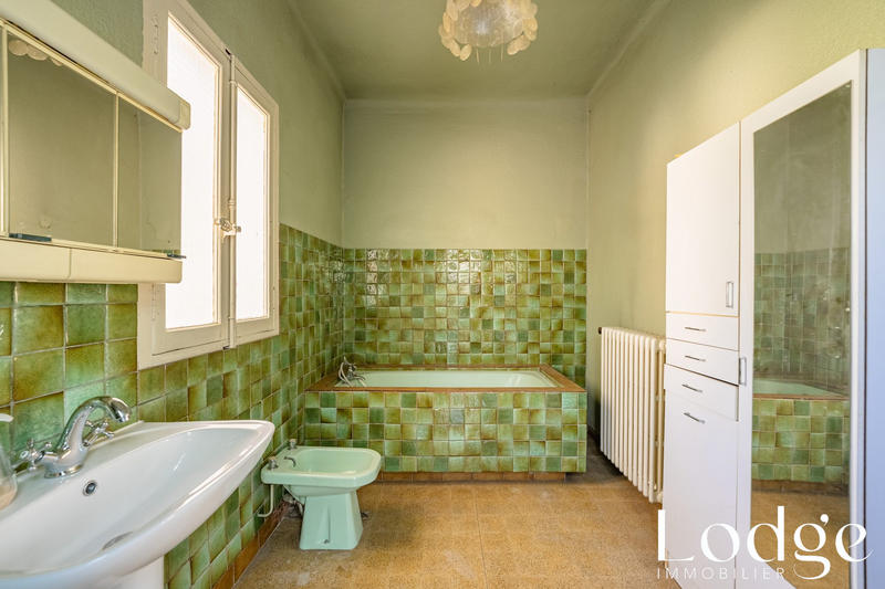 Maison - 220 m² - 10 pièces