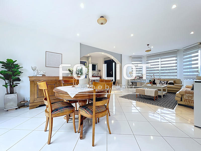 Maison - 162 m² - 8 pièces