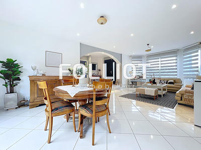 Maison - 162 m² - 8 pièces