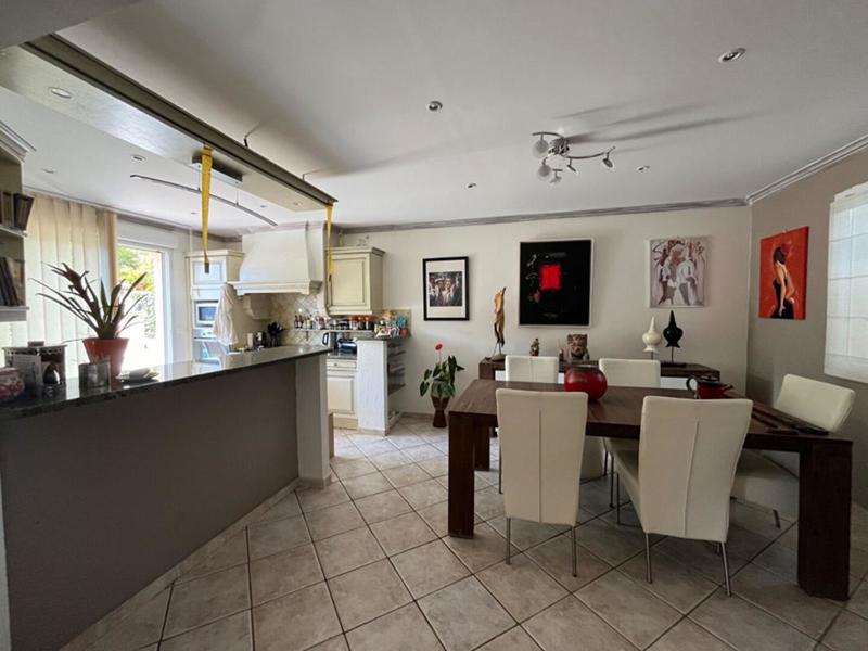 Maison - 210 m² - 8 pièces