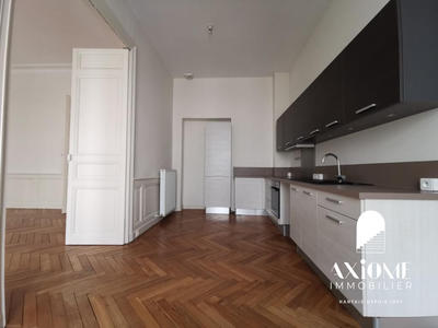 Appartement - 99 m² - 3 pièces