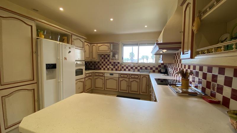 Villa - 243 m² - 9 pièces