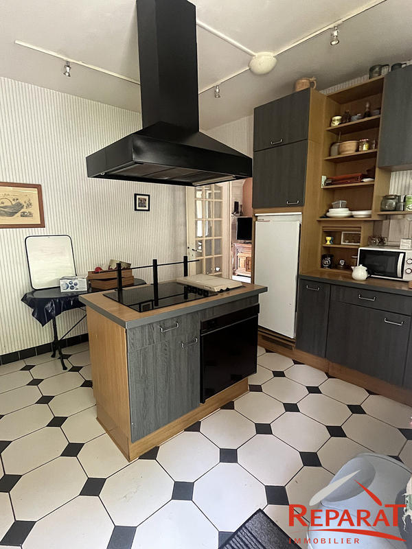 Maison - 210 m² - 7 pièces