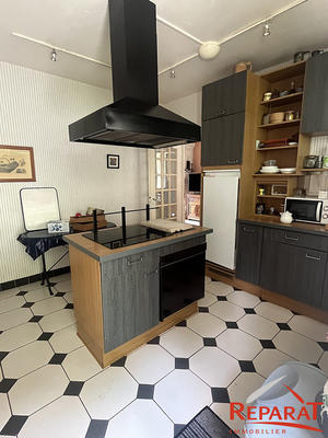 Maison - 210 m² - 7 pièces