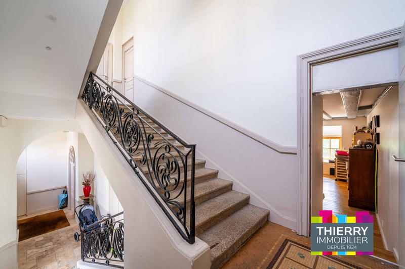 Appartement - 198 m² - 7 pièces