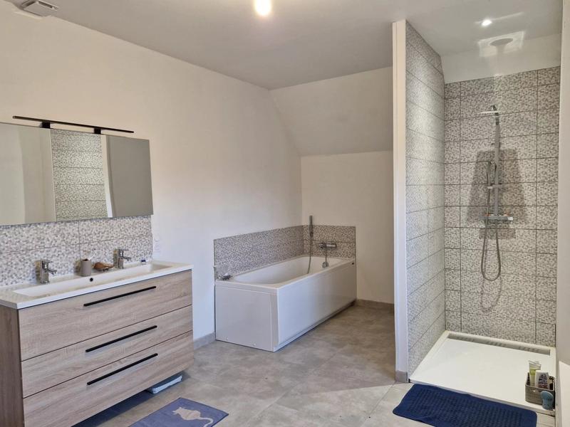 Maison - 310 m² - 15 pièces