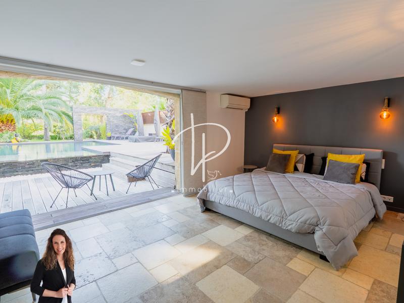 Villa - 291 m² - 8 pièces