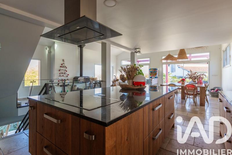 Maison - 238 m² - 6 pièces