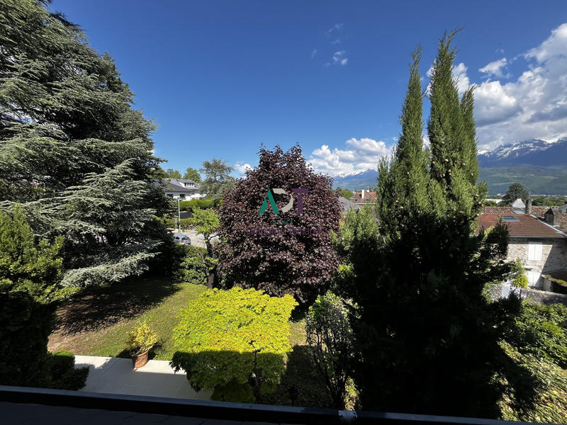 Maison - 249 m² - 9 pièces