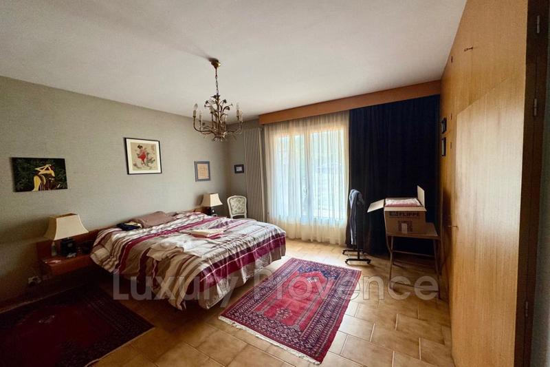 Villa - 184 m² - 6 pièces