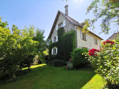 Maison - 209 m² - 9 pièces