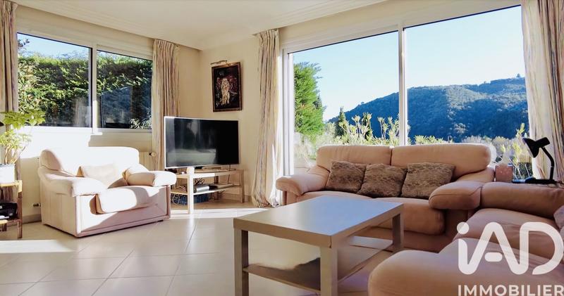 Maison - 231 m² - 7 pièces