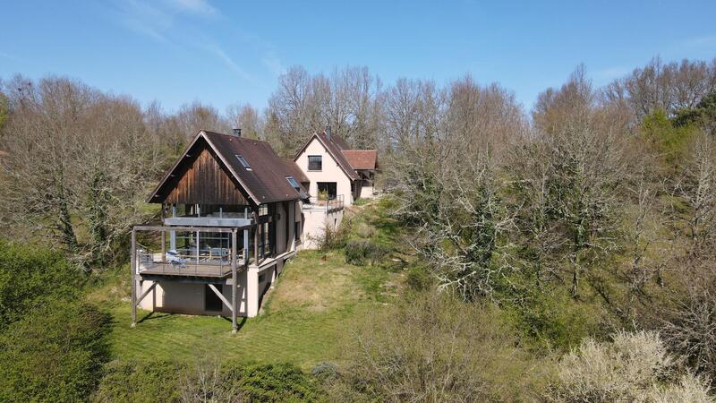 Maison - 210 m² - 8 pièces