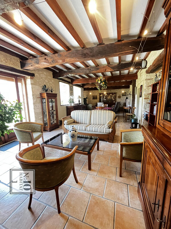 Maison - 240 m² - 6 pièces